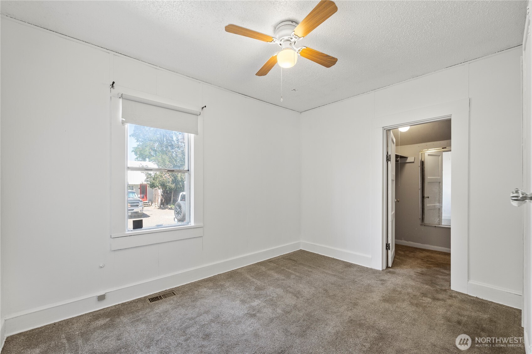 135 E Broadway Street Property Photo 14