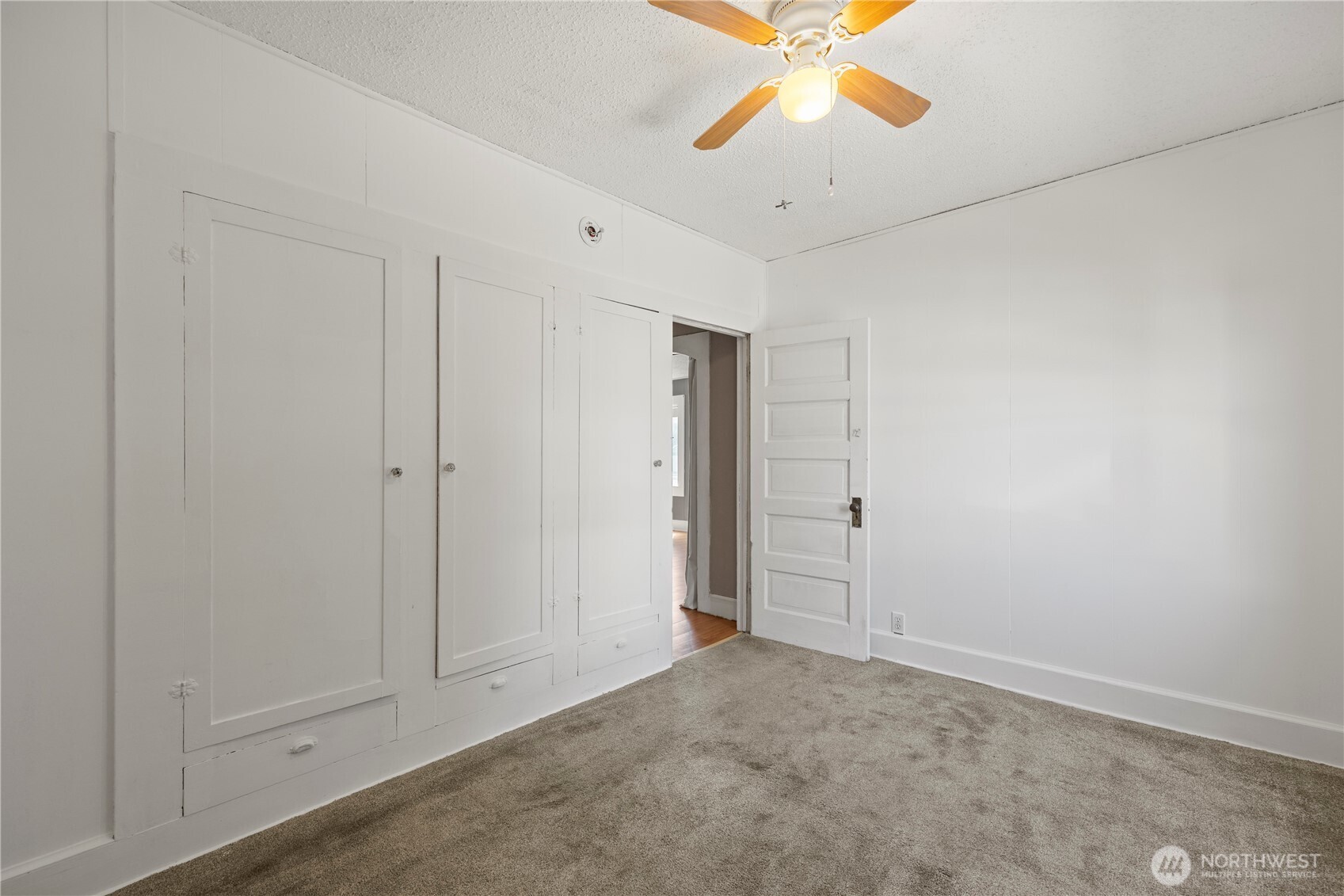 135 E Broadway Street Property Photo 15