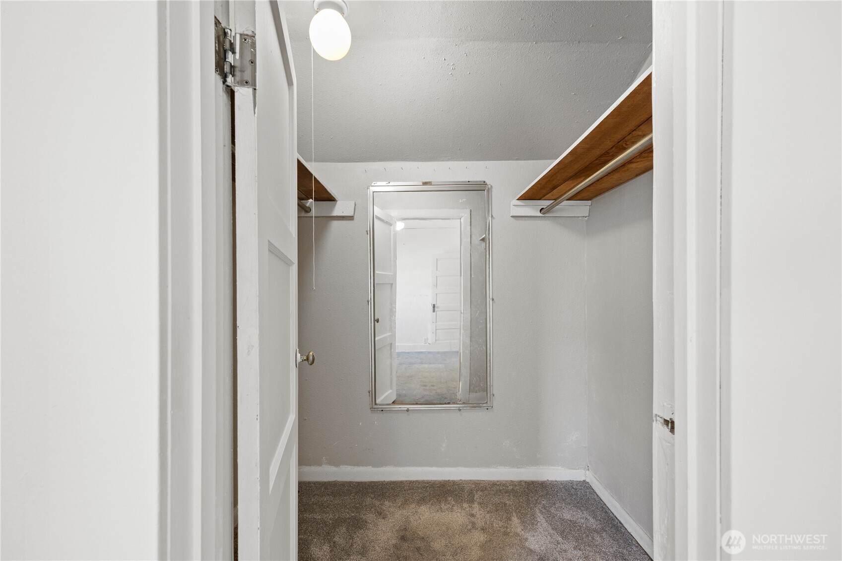135 E Broadway Street Property Photo 16