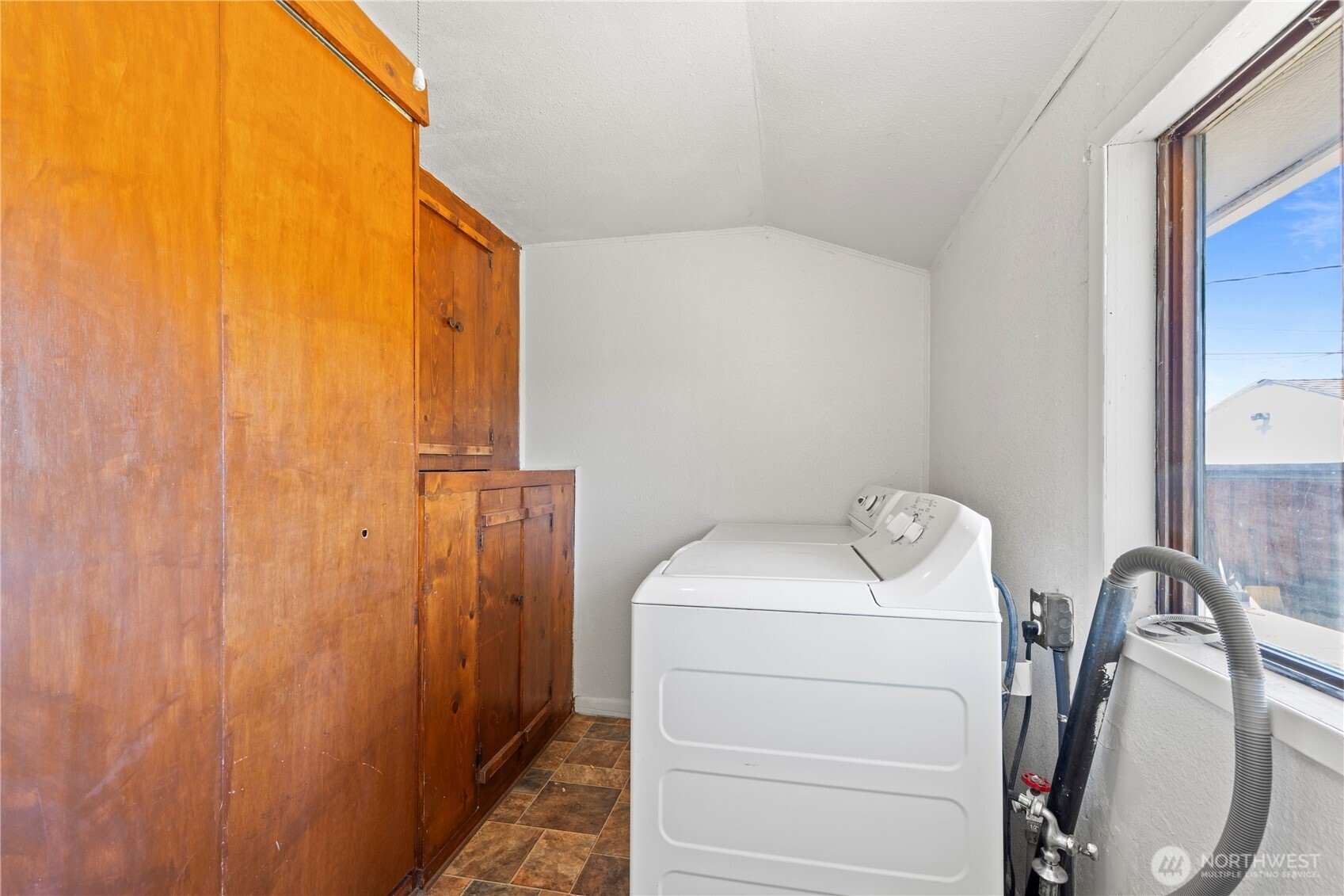 135 E Broadway Street Property Photo 17
