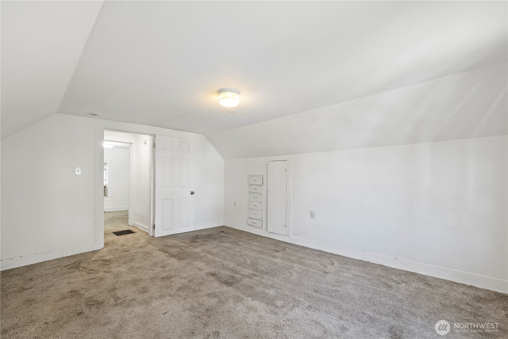 135 E Broadway Street Property Photo 19