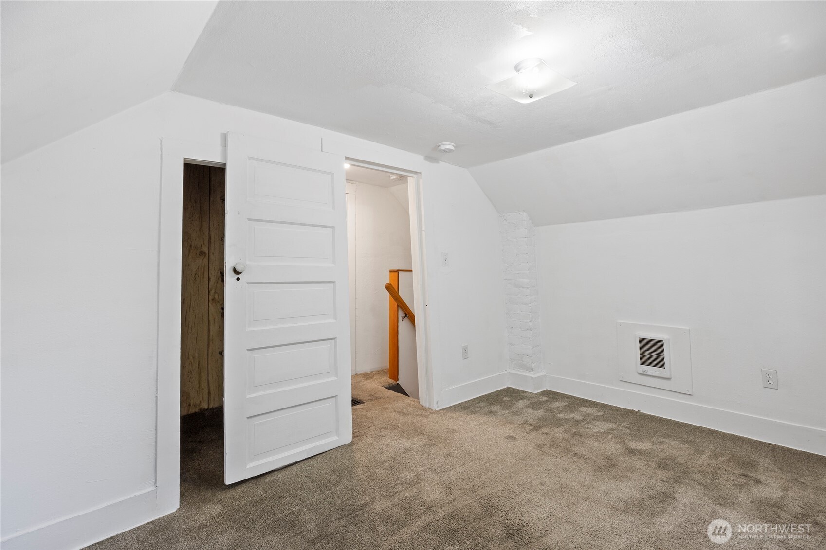 135 E Broadway Street Property Photo 20