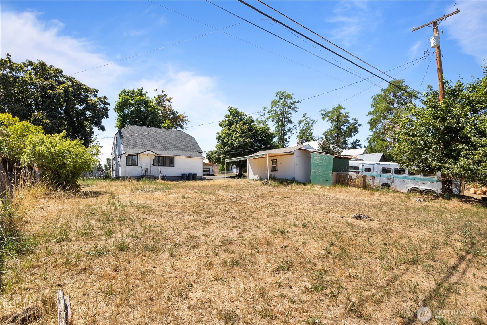 135 E Broadway Street Property Photo 27