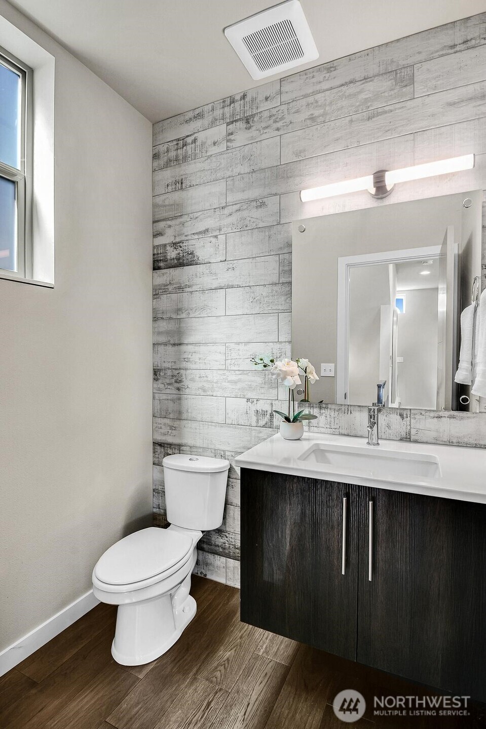 1849 S King St Property Photo 8