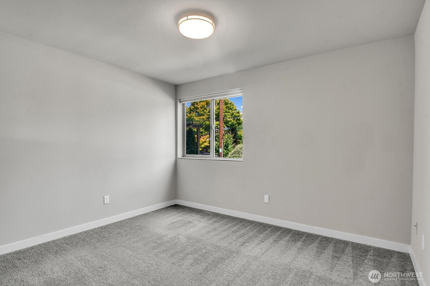 1849 S King St Property Photo 13