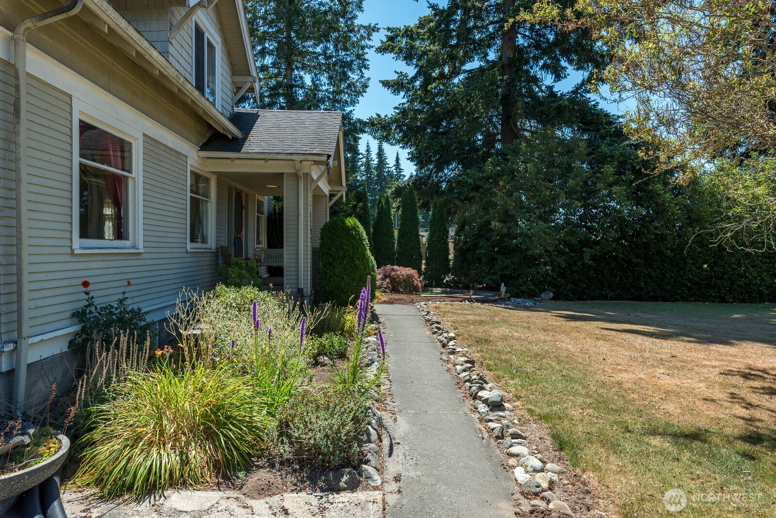 13701 51st Avenue Property Photo 4