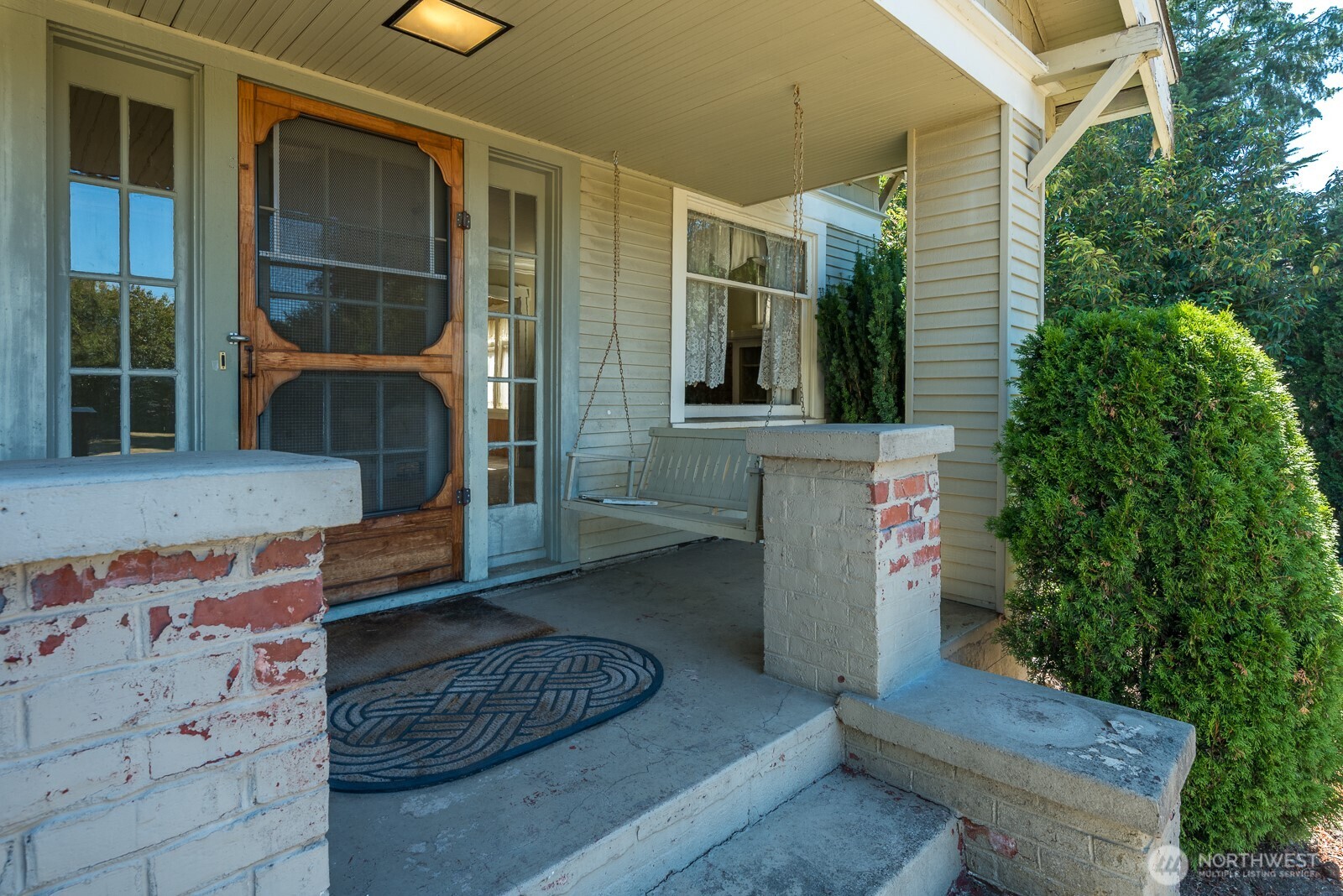 13701 51st Avenue Property Photo 6