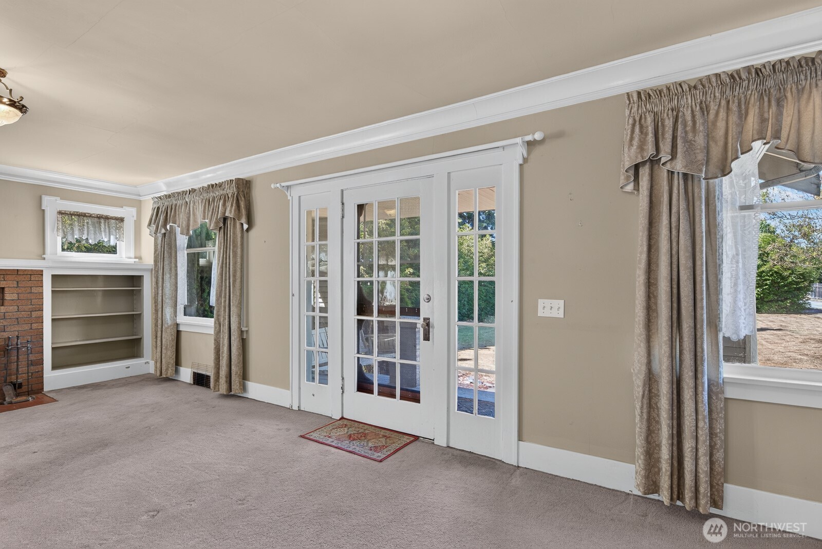 13701 51st Avenue Property Photo 7