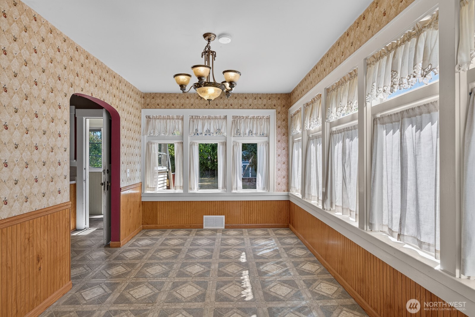 13701 51st Avenue Property Photo 10