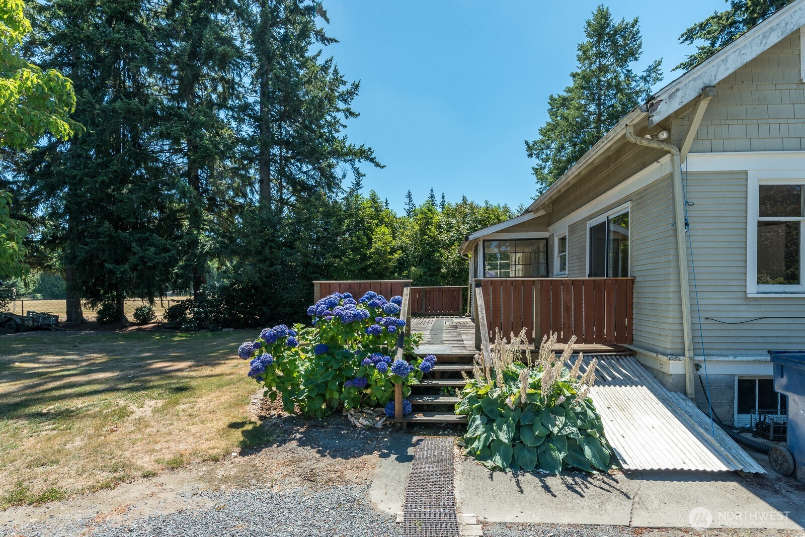 13701 51st Avenue Property Photo 29