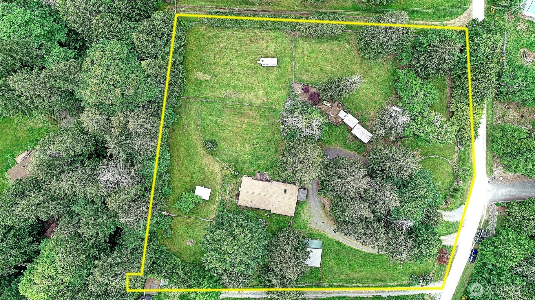 472 Iris Lane Property Photo 2