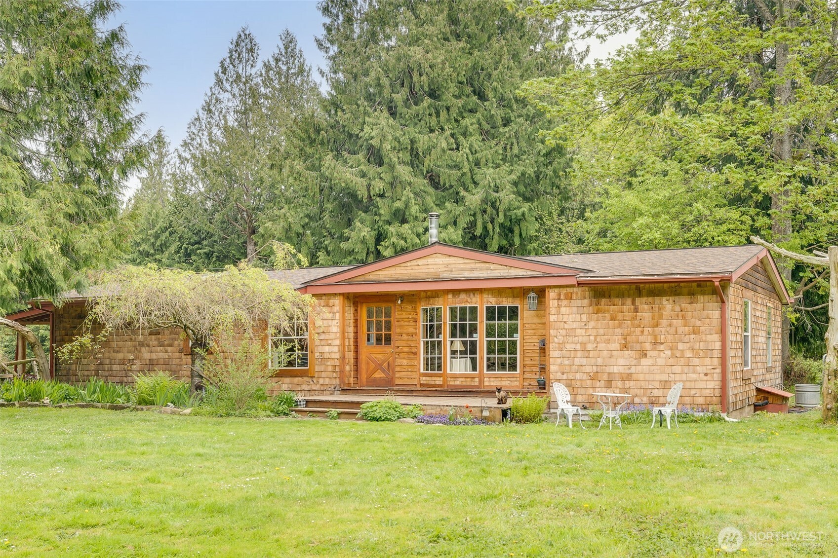 472 Iris Lane Property Photo 4