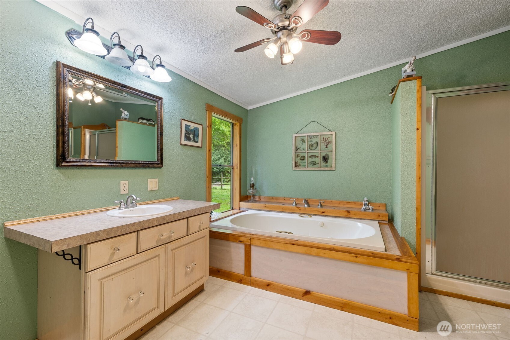 472 Iris Lane Property Photo 17