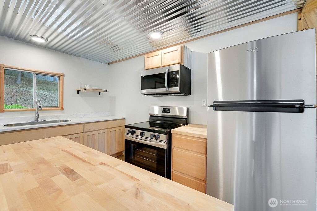 141 Blueberry Hill Road Property Photo 8