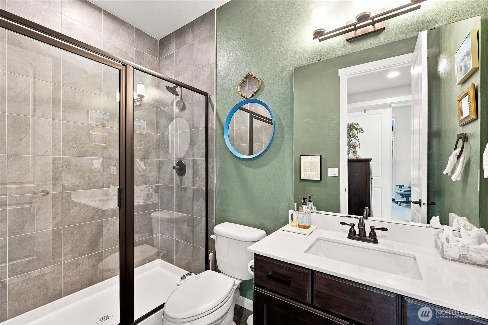 2413 Ne Redford Street Property Photo 6