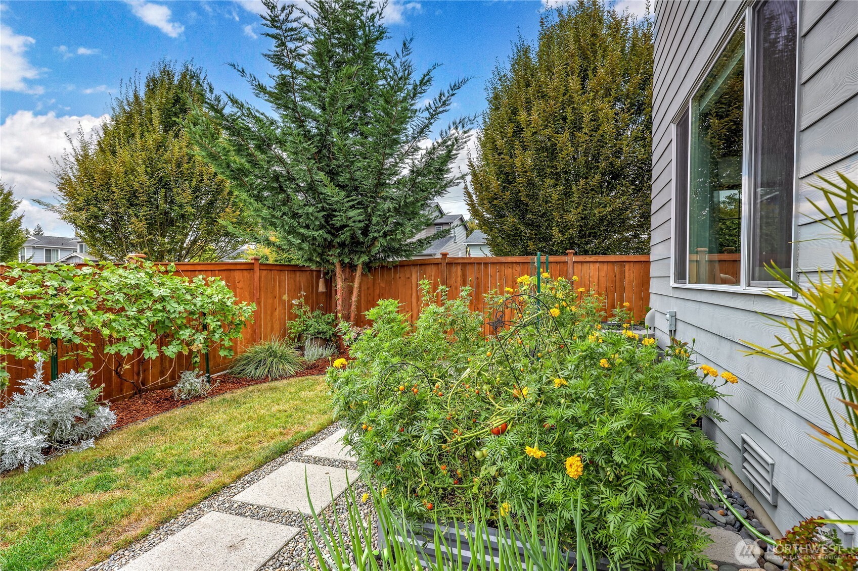 2413 Ne Redford Street Property Photo 19