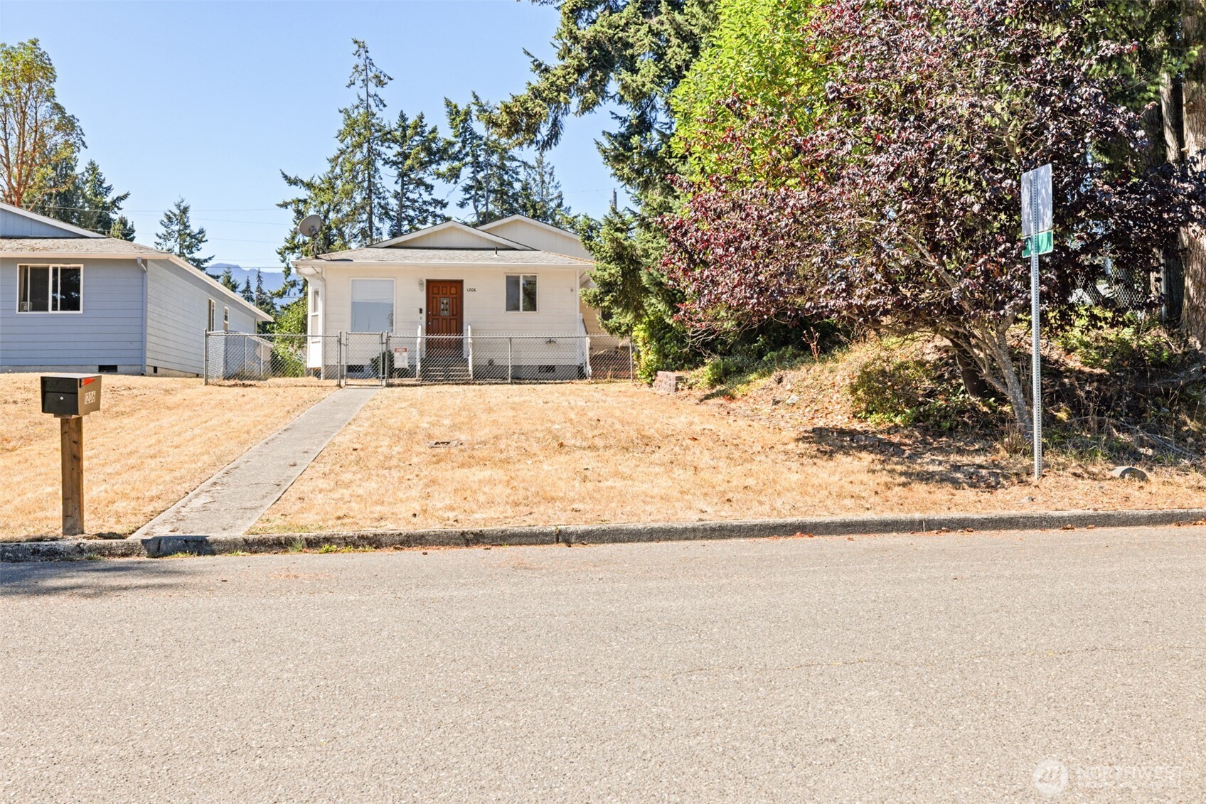 1206 W 15th Street Property Photo 1