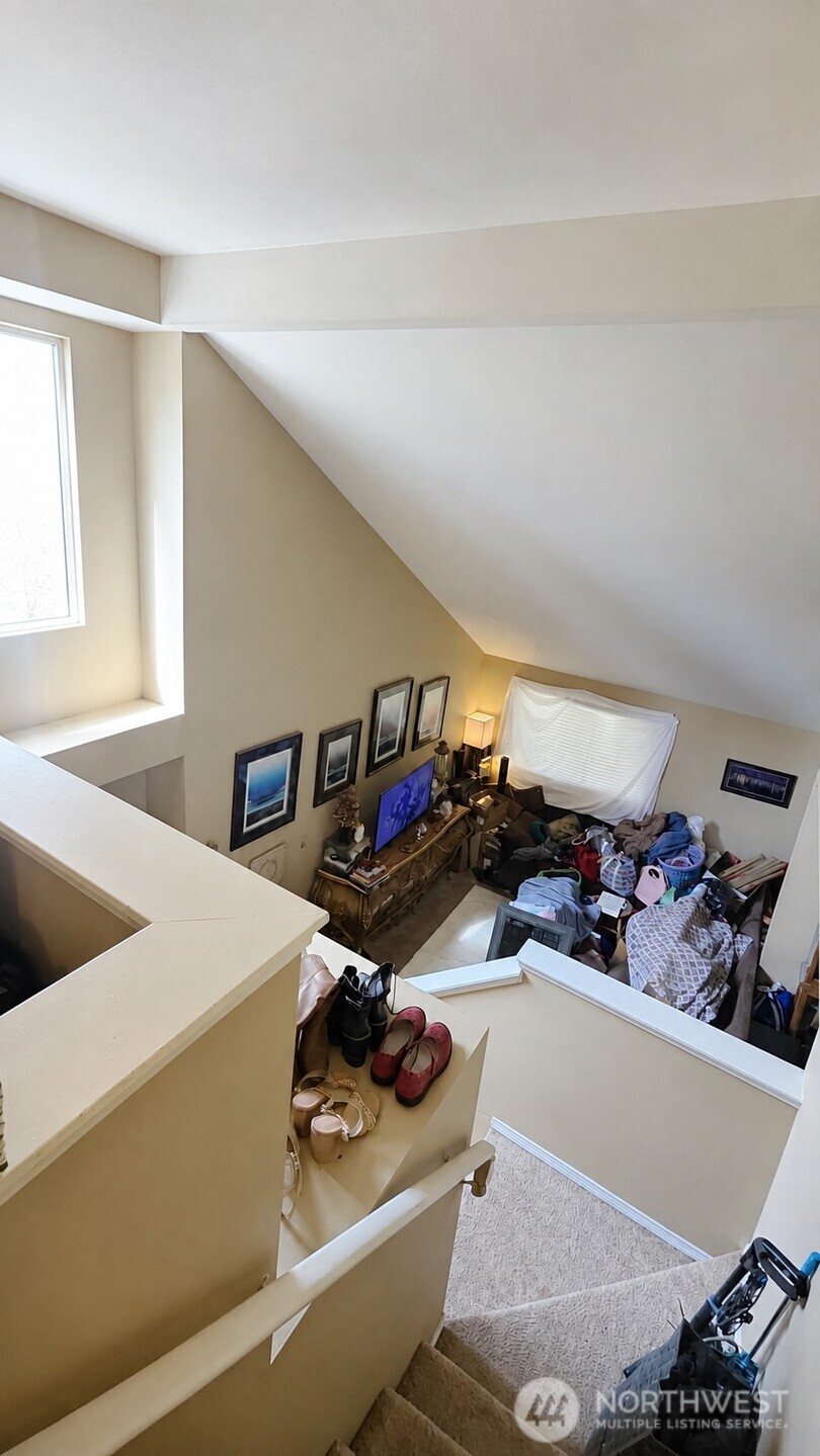 22 95th Drive Property Photo 3