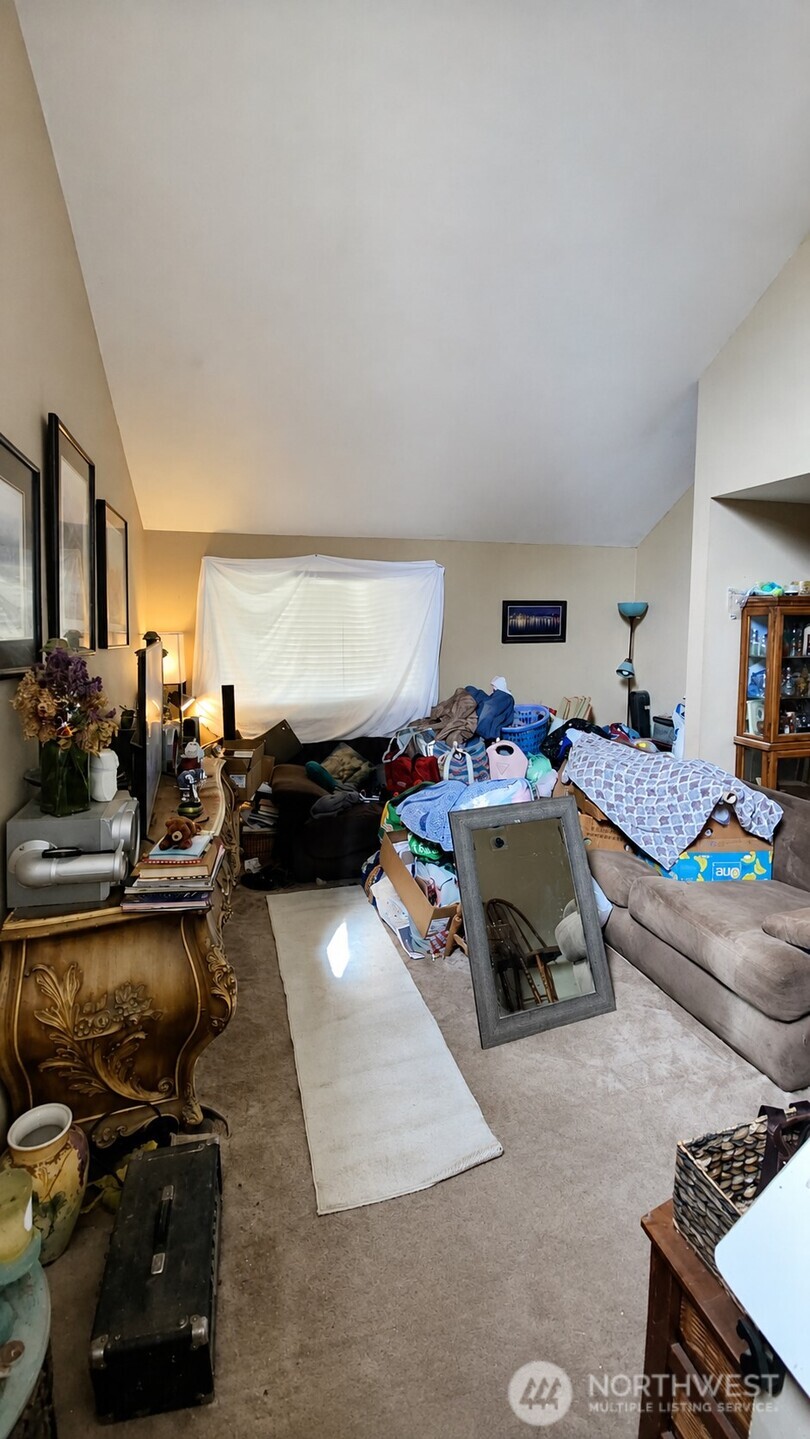 22 95th Drive Property Photo 4