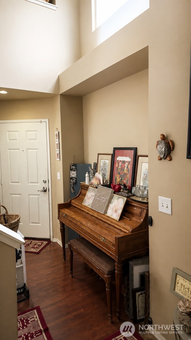 22 95th Drive Property Photo 5