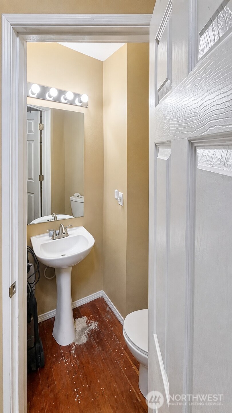 22 95th Drive Property Photo 7