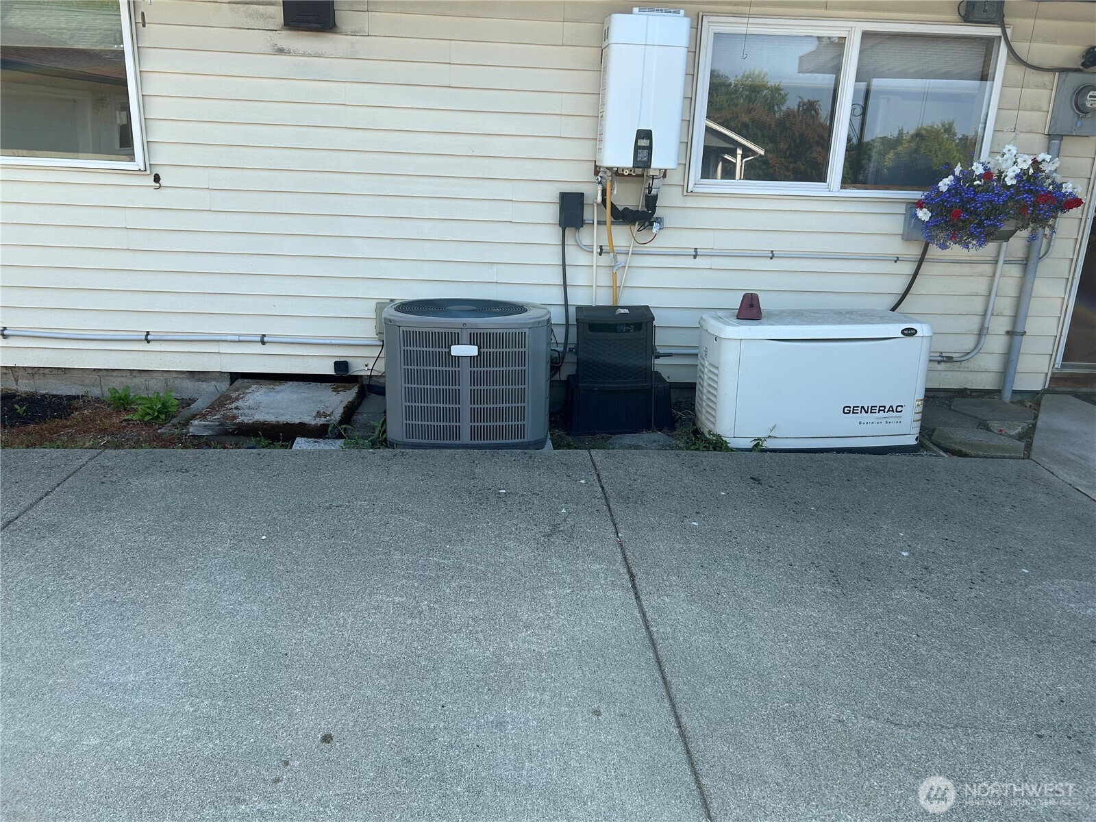 603 Gove Property Photo 6