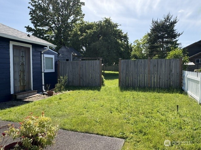 535 N 11th Property Photo 3