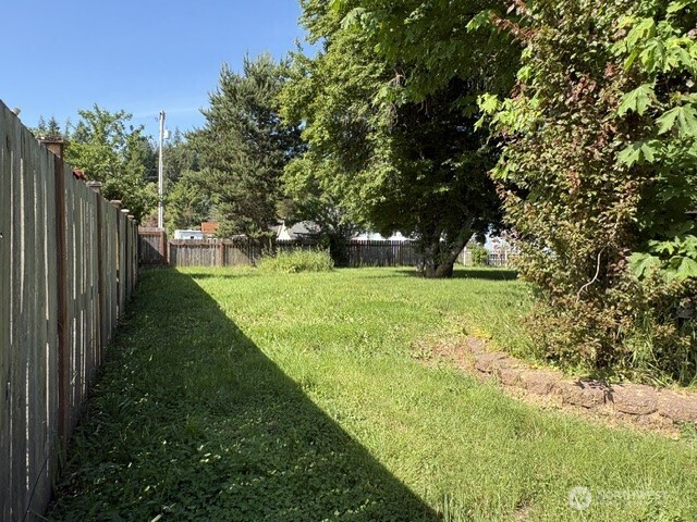 535 N 11th Property Photo 22