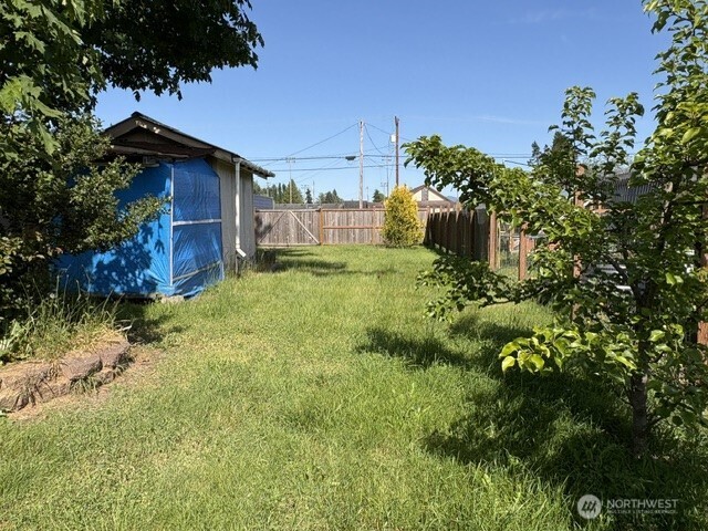 535 N 11th Property Photo 23