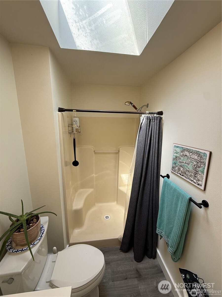 749 Commodore Lane Property Photo 8