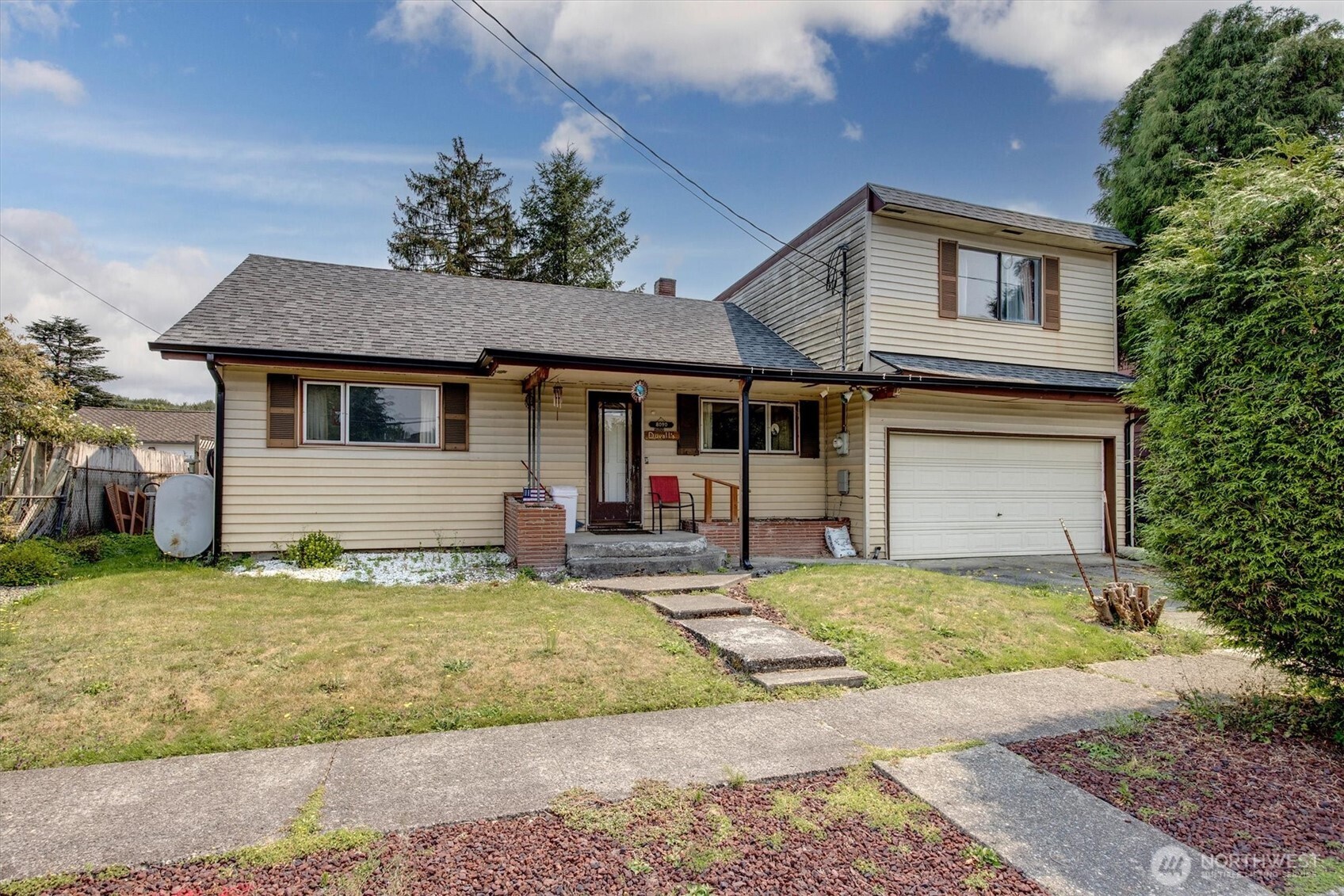 8090 Silva Ave Se Property Photo 1