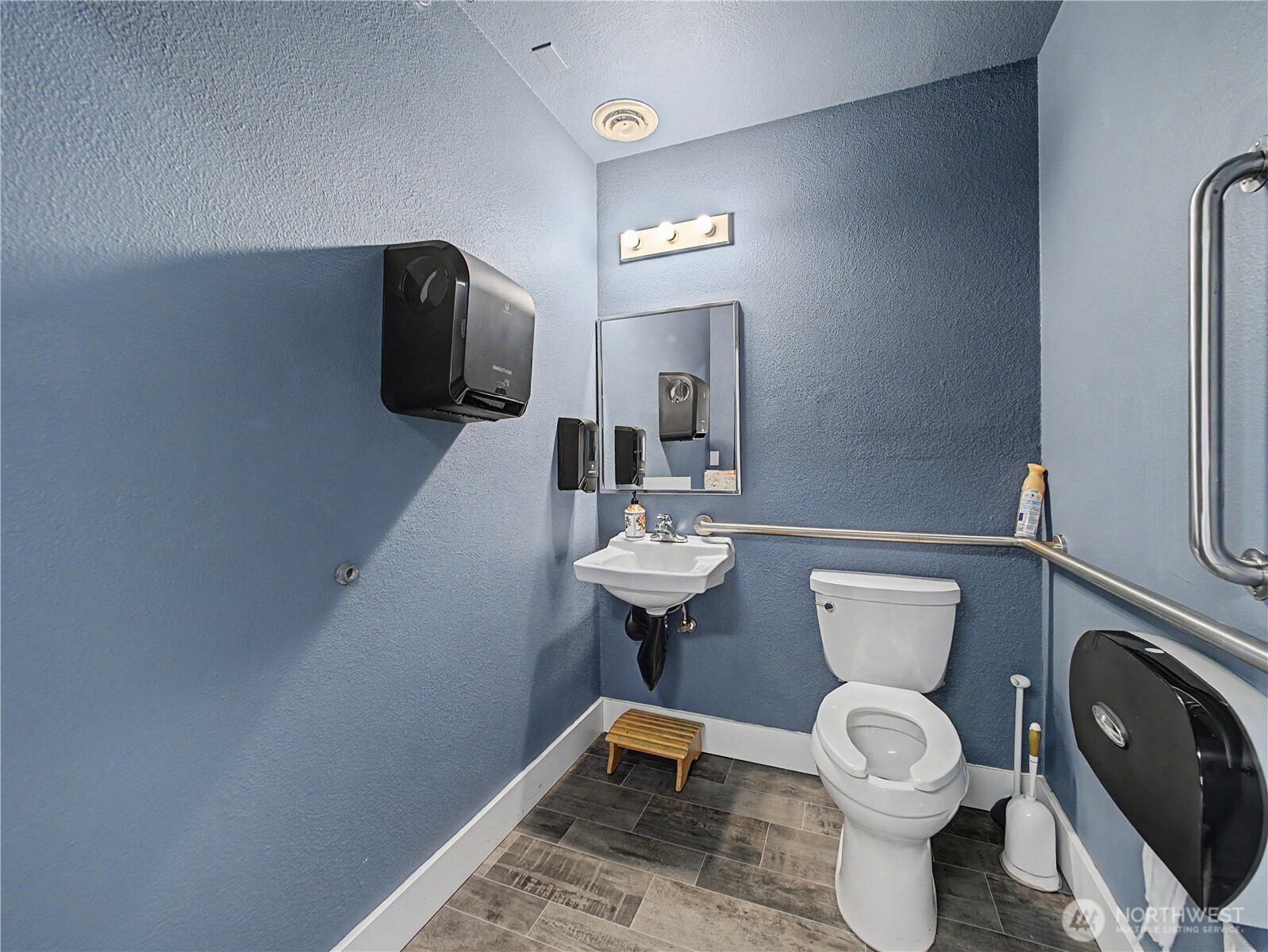 1343 Cole Street Property Photo 24