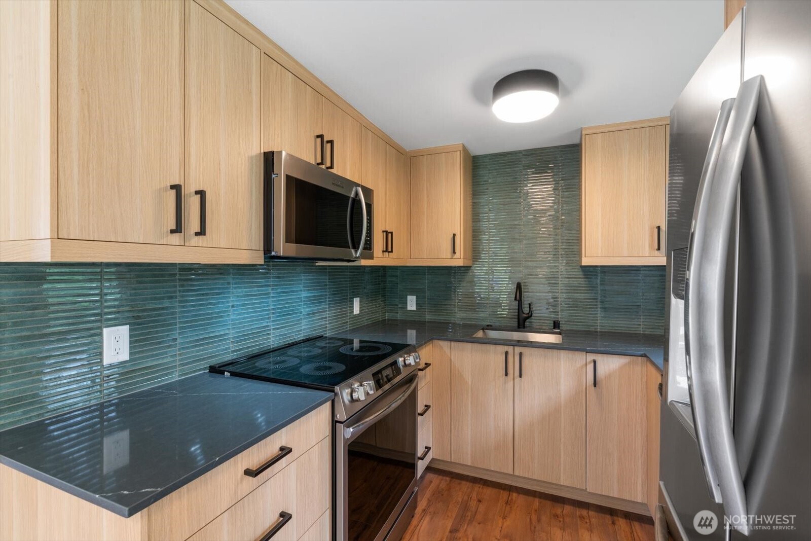 10328 Ashworth Avenue Property Photo 6
