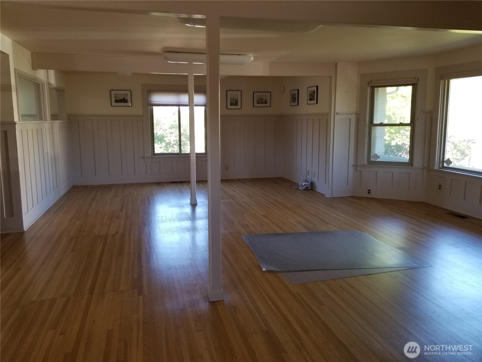 305 W 1st Street Property Photo 6