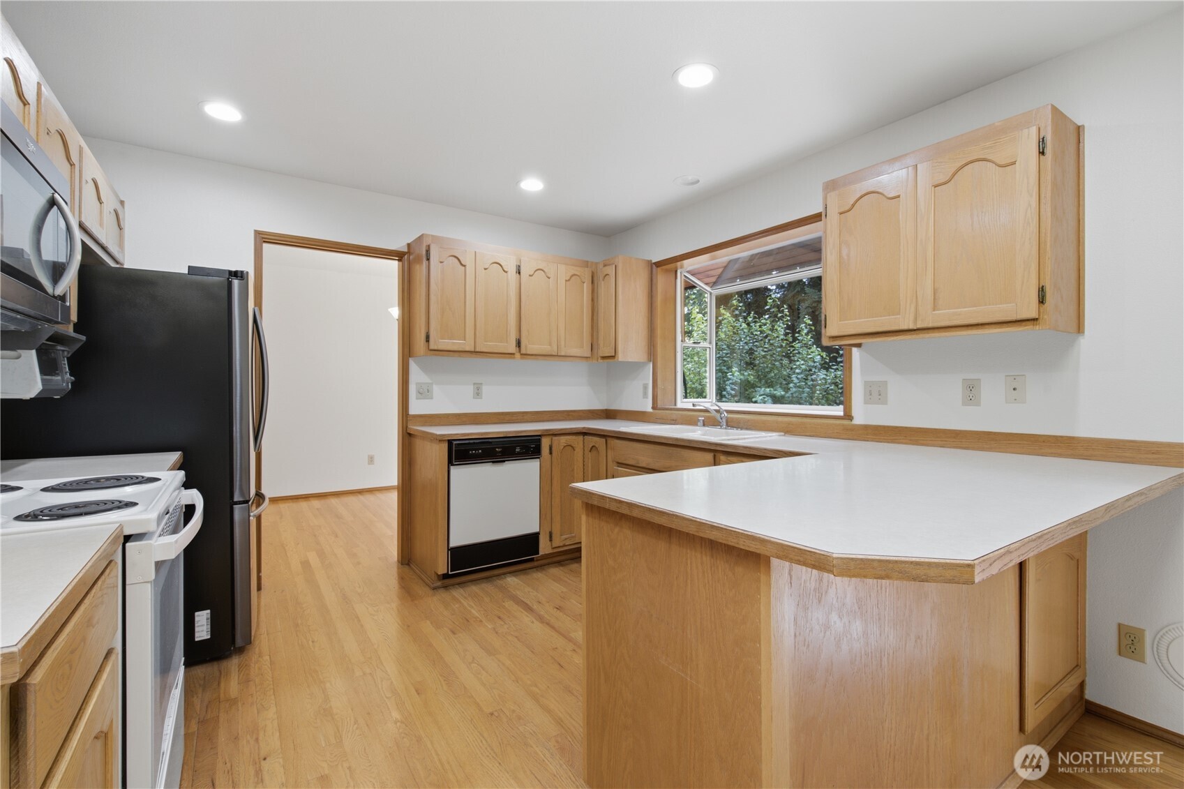 5536 70th Street Property Photo 5