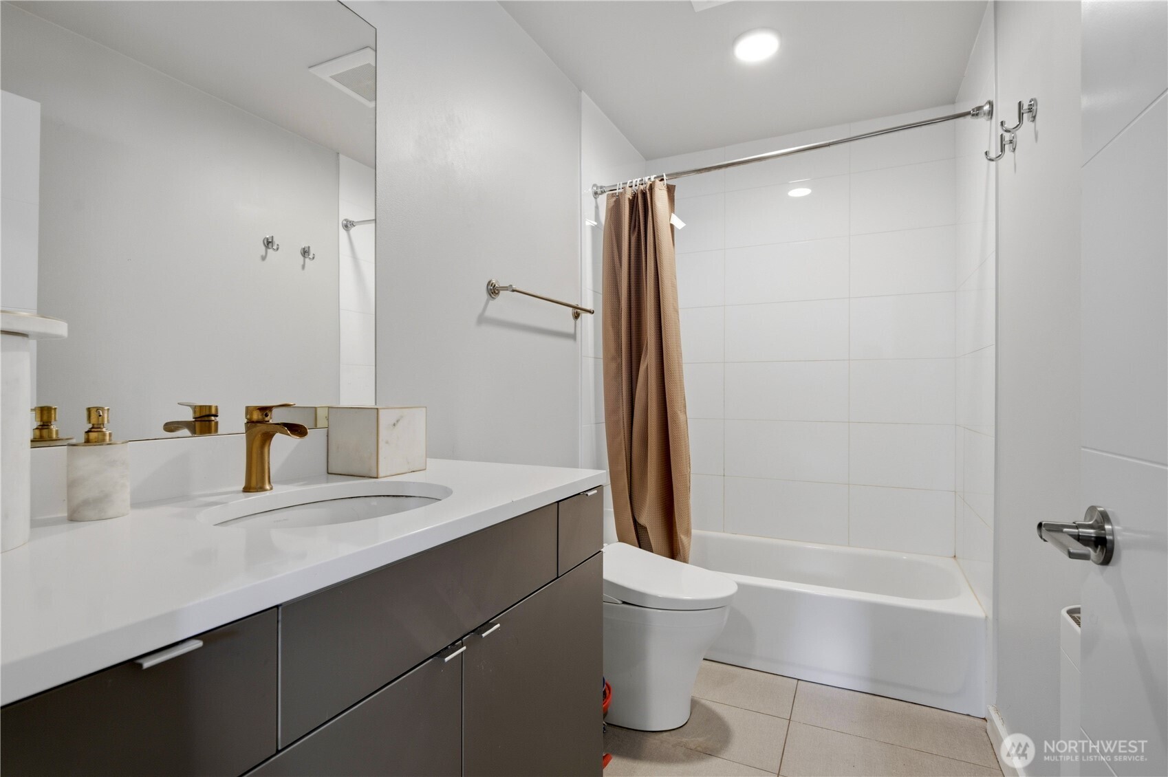 11530 Greenwood Avenue Property Photo 5