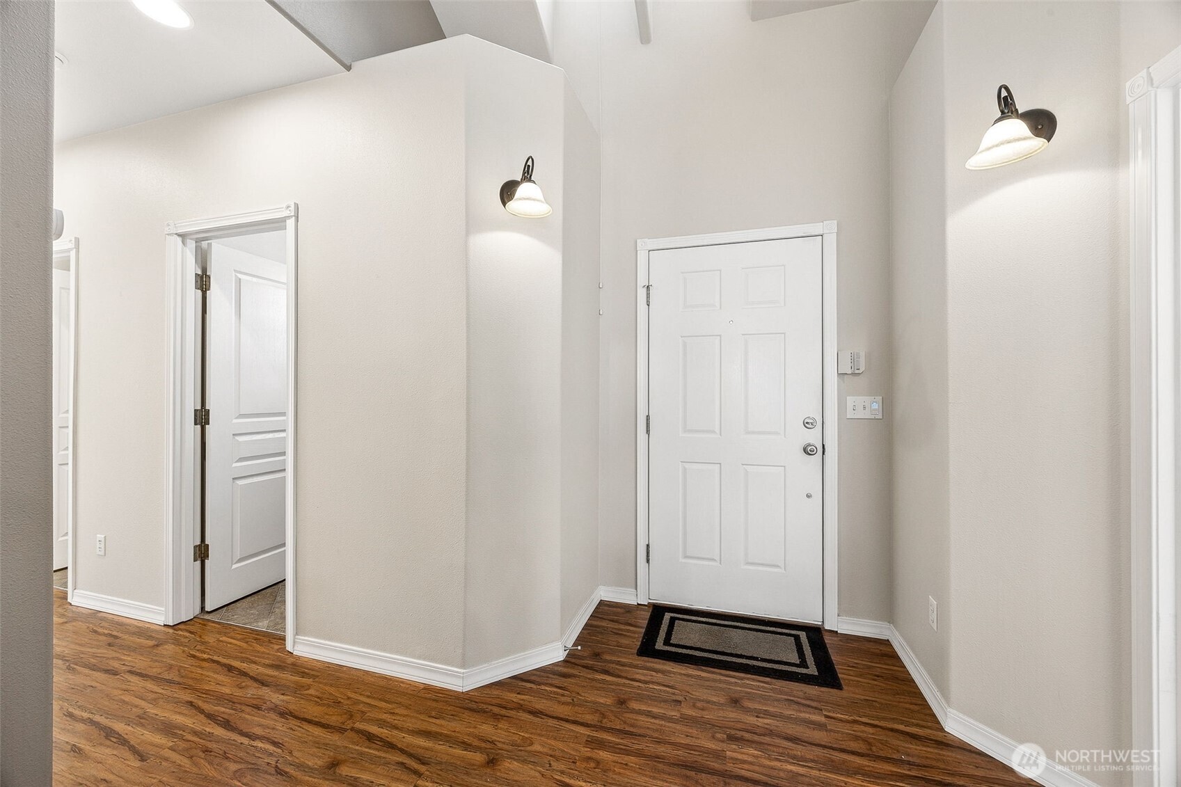 17007 91st Avenue Property Photo 4