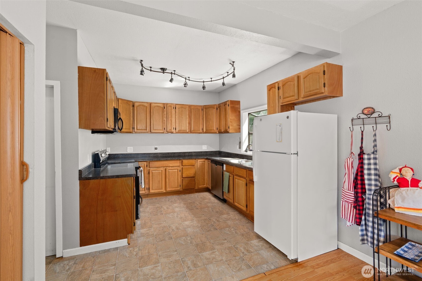 613 Cherry Street Property Photo 10