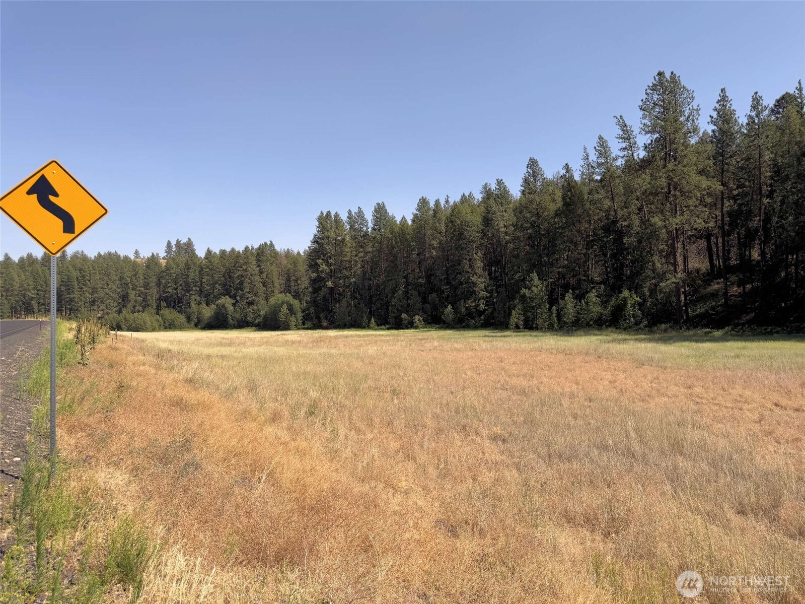 1 Miles/creston Road Property Photo 2