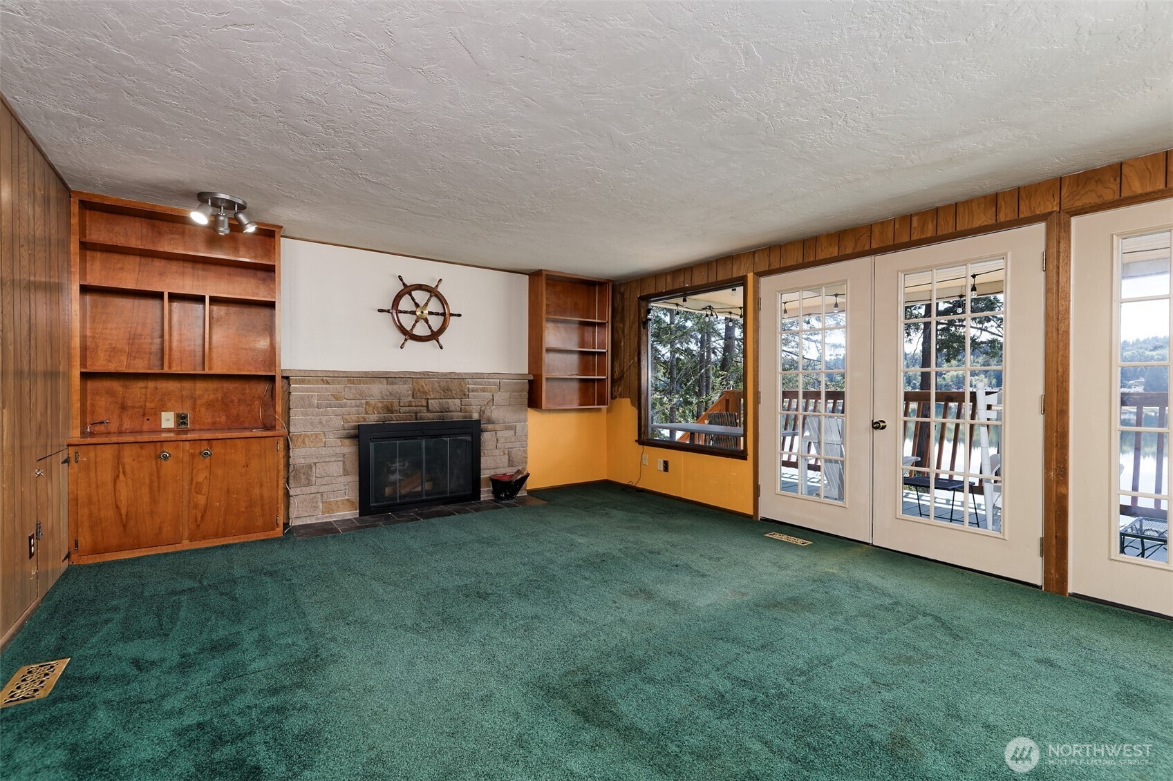 411 E Orchard Lane Property Photo 15