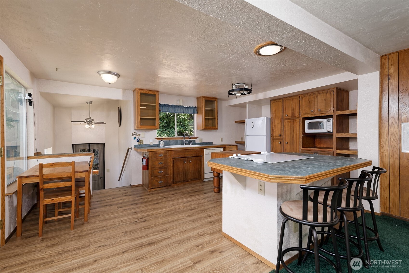 411 E Orchard Lane Property Photo 17