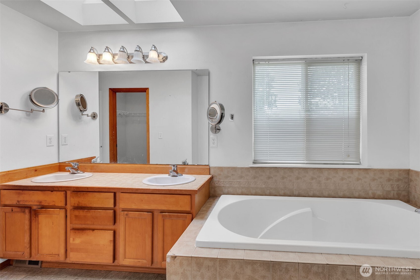 728 95th Court Property Photo 23