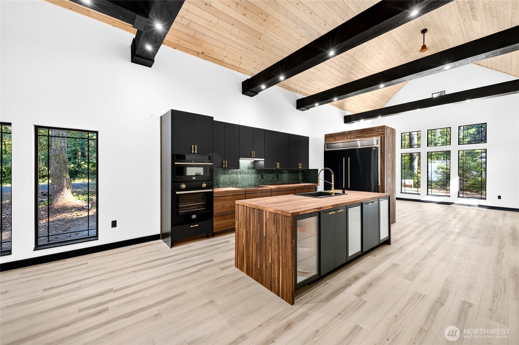 11215 Juniper Place Property Photo 4