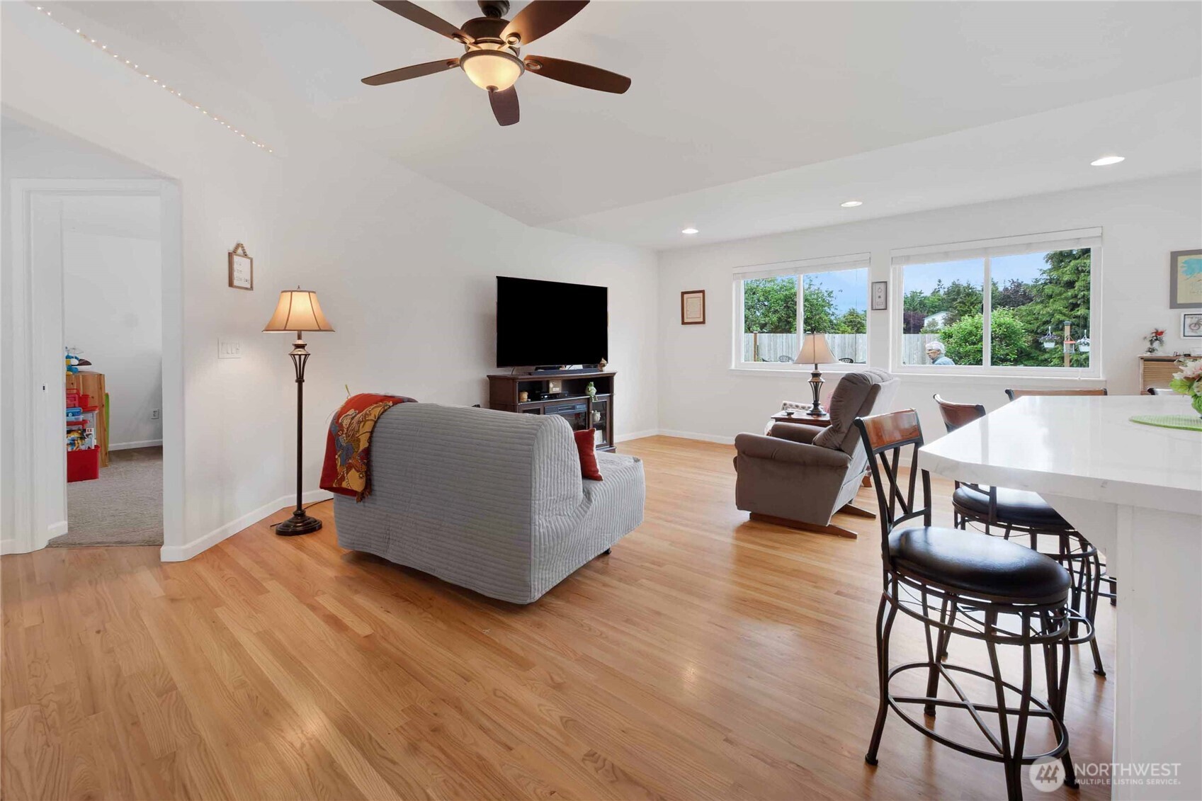 10909 Vickery Avenue Property Photo 9