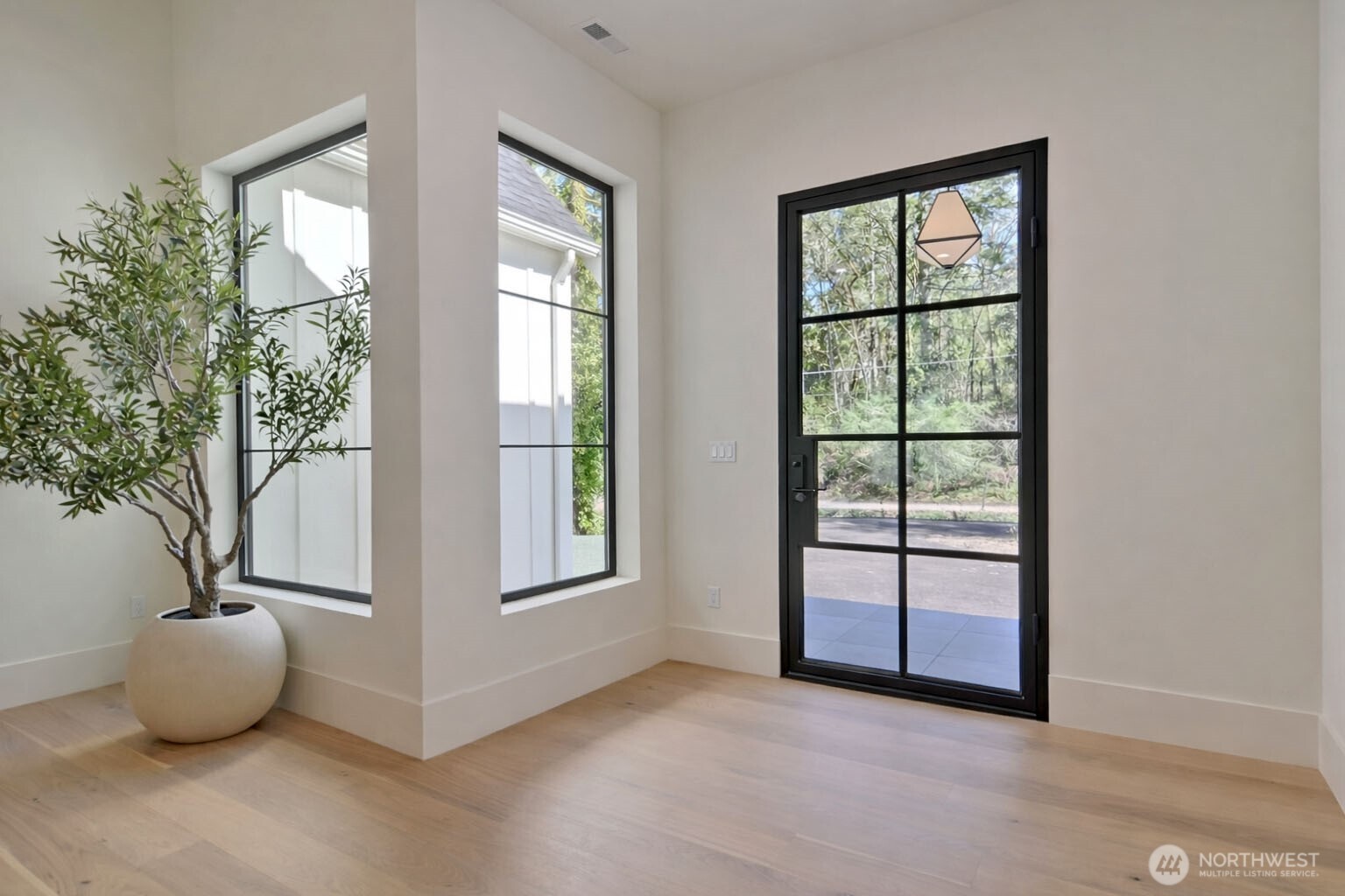 275 Island Boulevard Property Photo 3