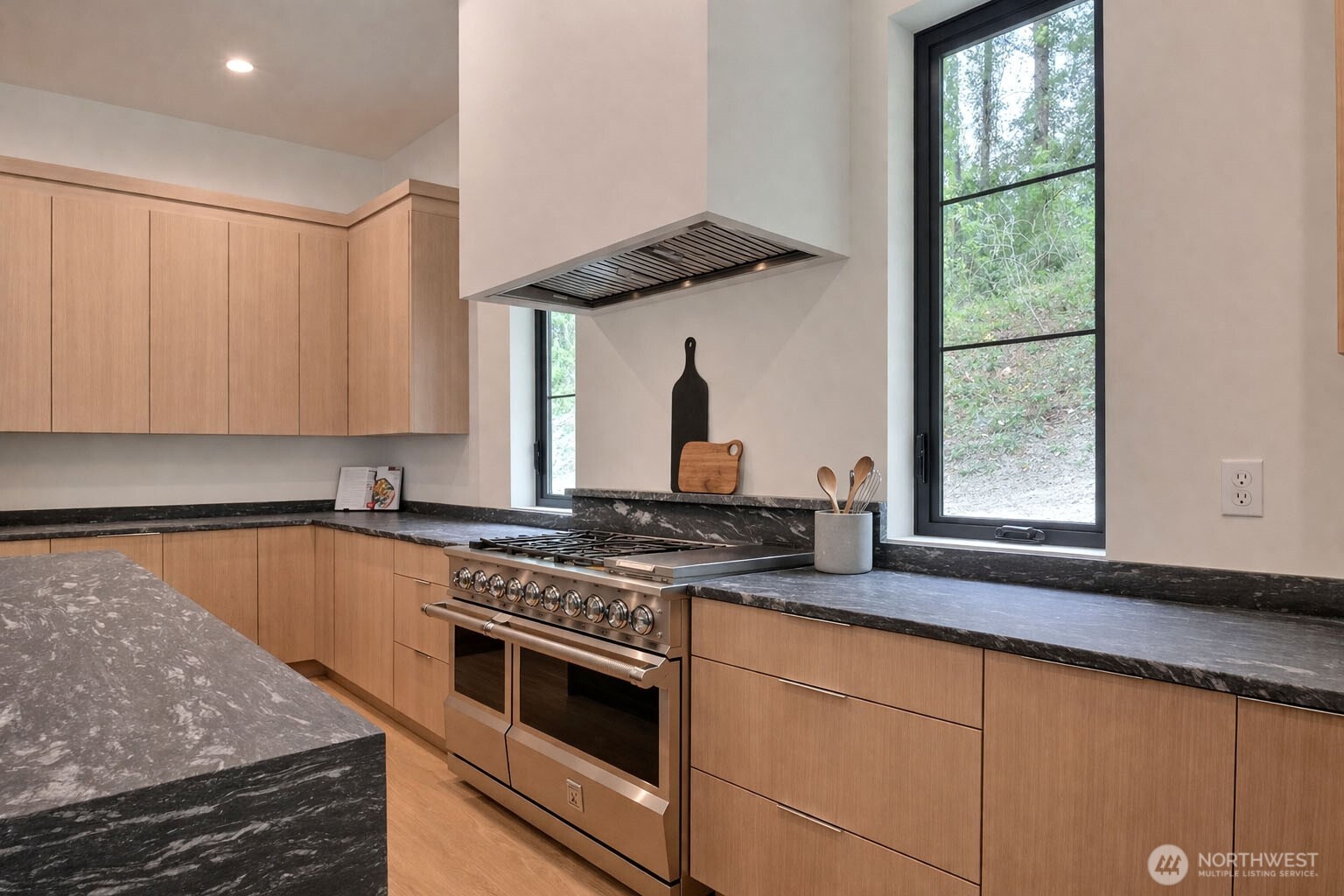 275 Island Boulevard Property Photo 9