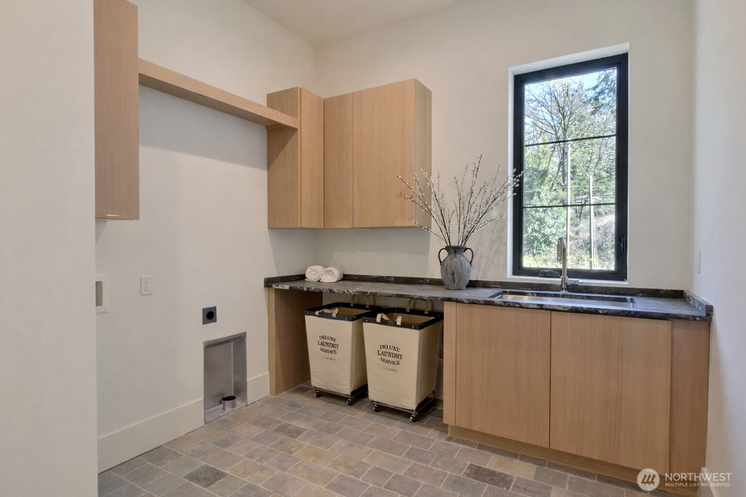 275 Island Boulevard Property Photo 14