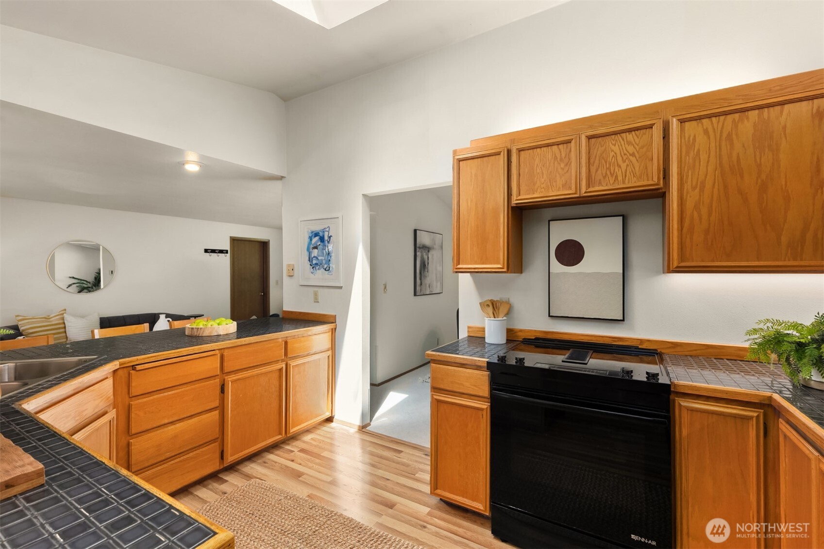 8960 Ne Day Road Property Photo 12