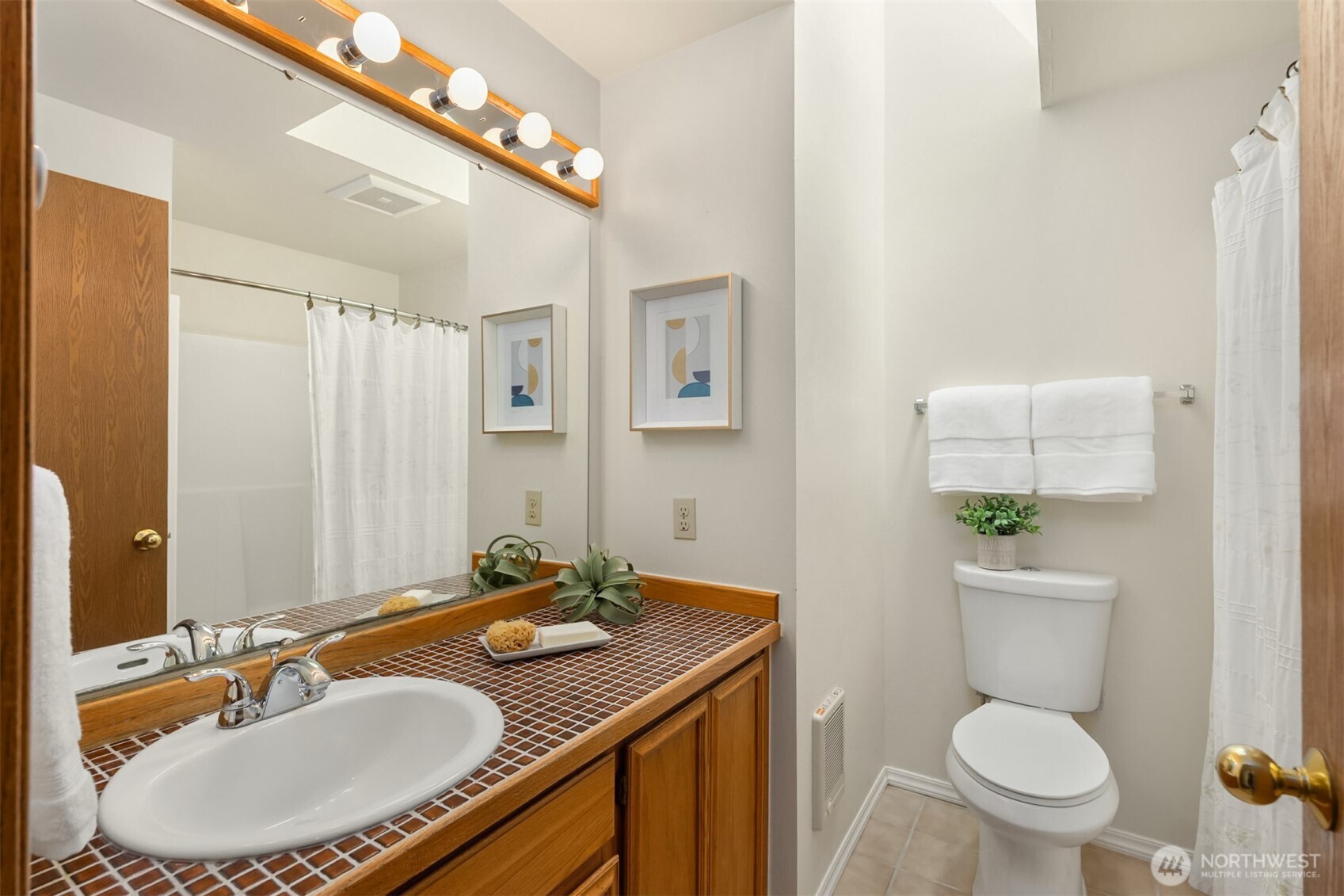 8960 Ne Day Road Property Photo 18