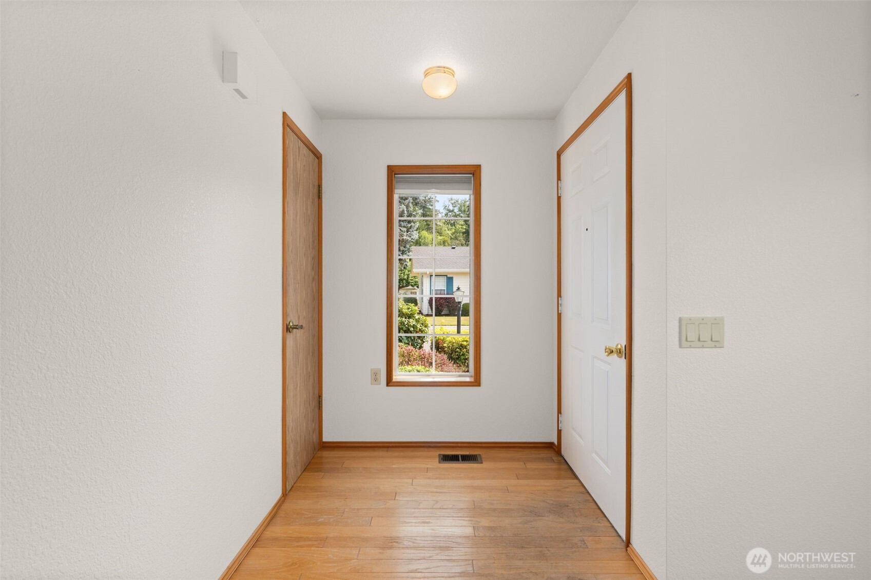 1229 Searle Drive Property Photo 4